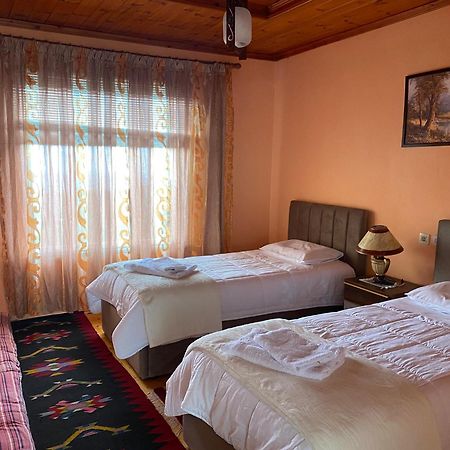 Vila Llulla Крує Екстер'єр фото