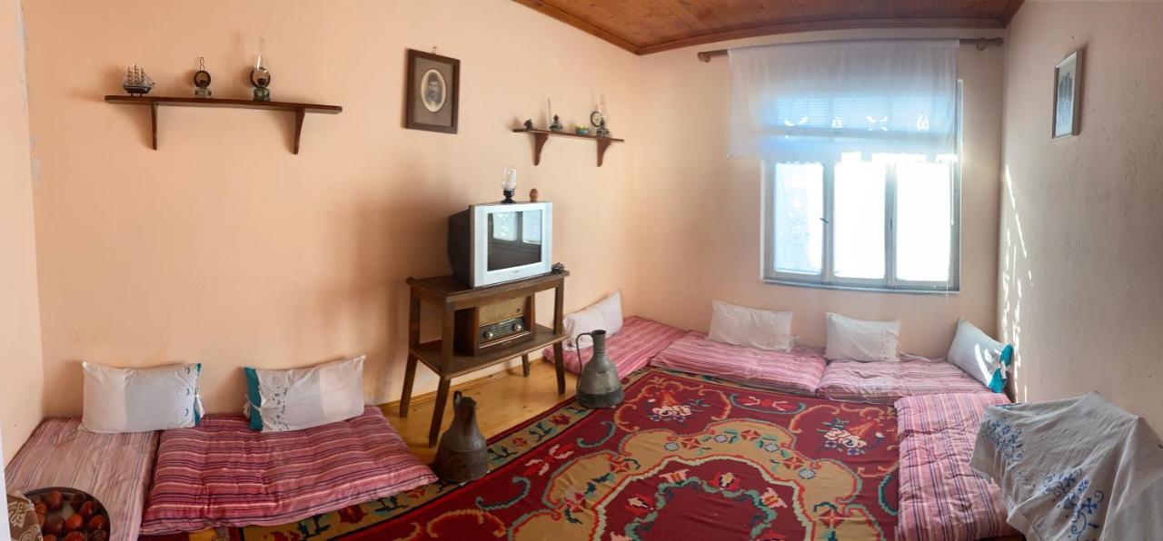 Vila Llulla Крує Екстер'єр фото